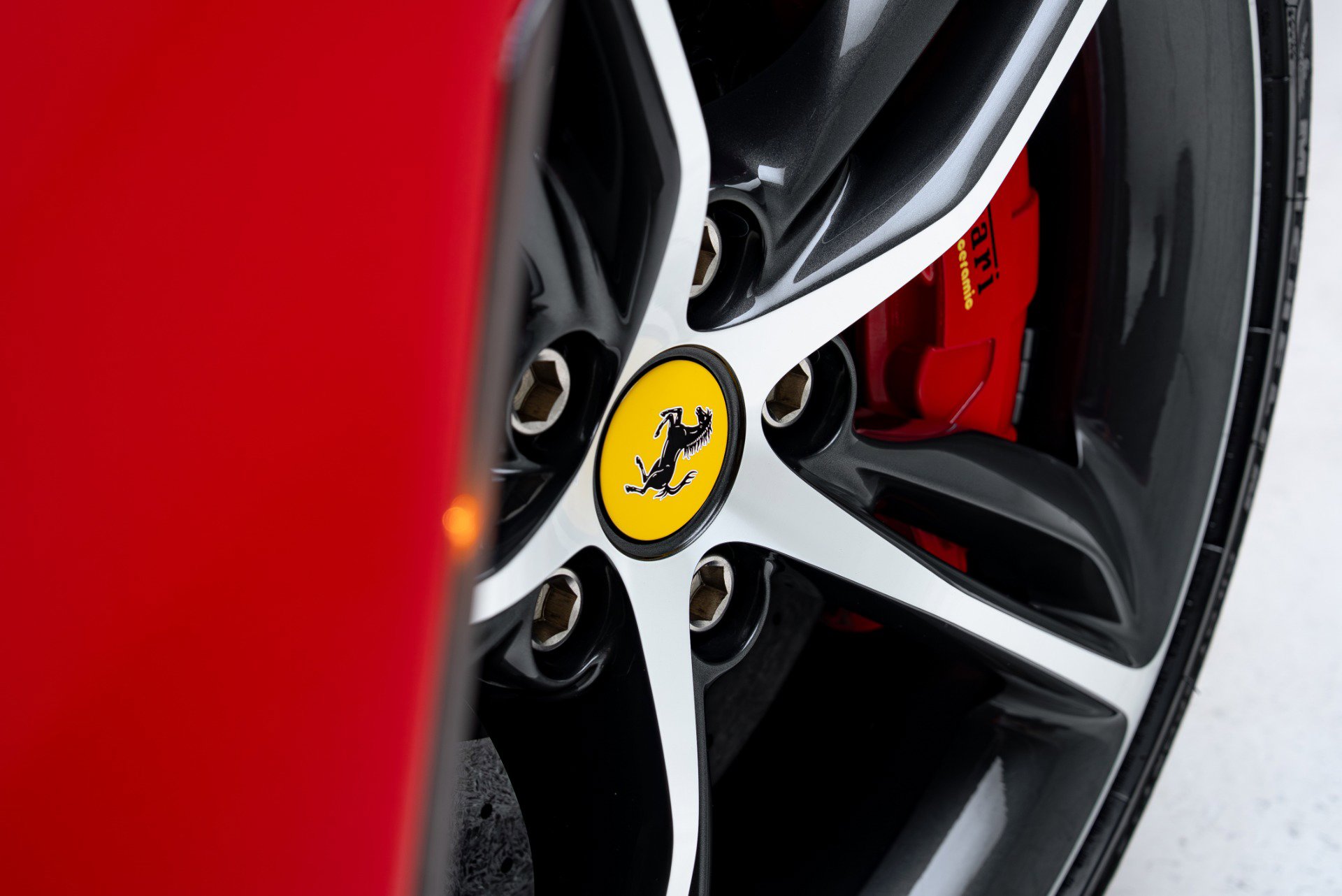 Used 2023 Ferrari 296 GTS RWD image 31