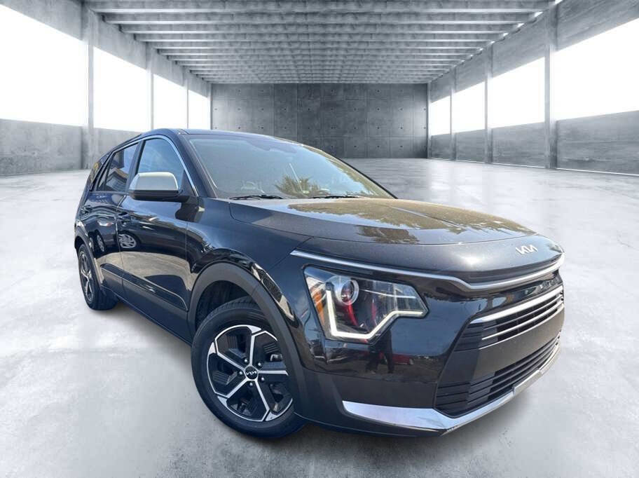 Used 2023 Kia Niro LX FWD image 2