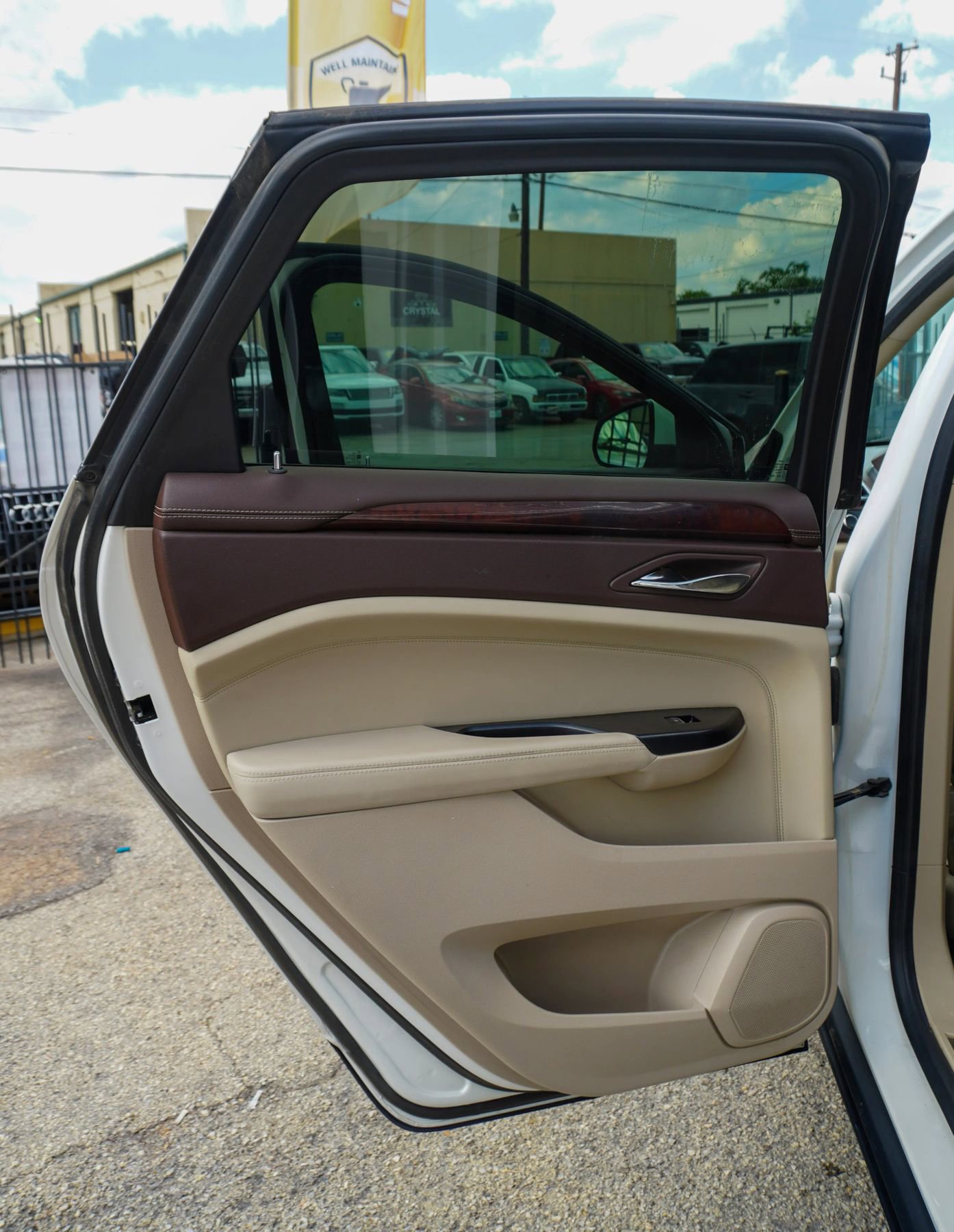 Used 2016 Cadillac SRX Luxury w/ Driver Awareness Package image 12