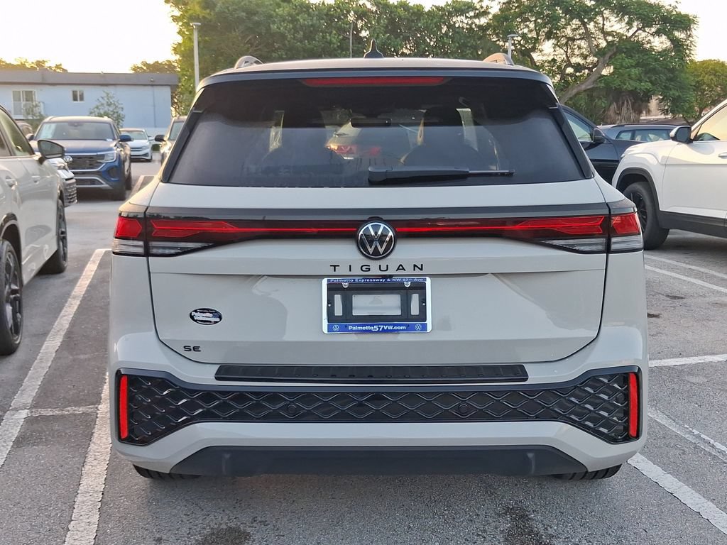 New 2026 Volkswagen Tiguan SE R-Line FWD image 4