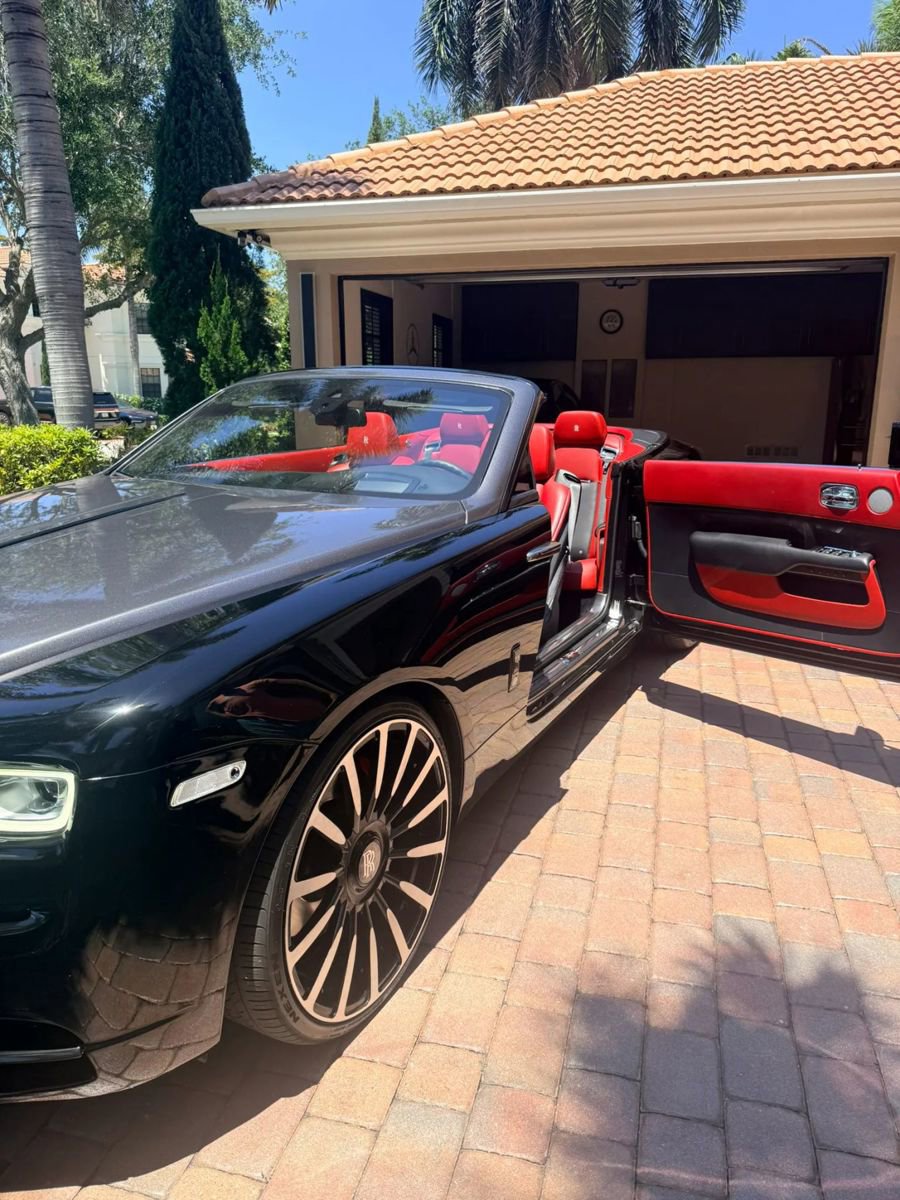 Used 2018 Rolls-Royce Dawn RWD image 3