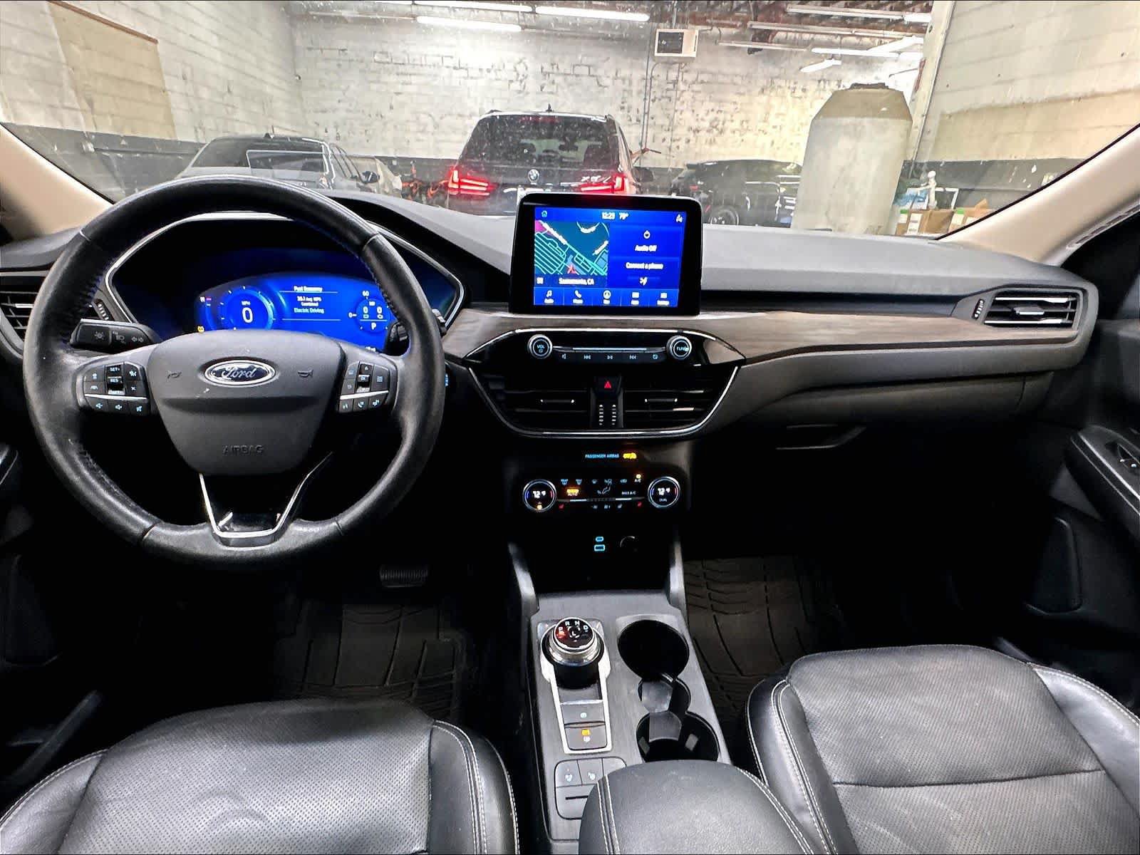 Used 2020 Ford Escape Titanium w/ Titanium Premium Package 2.0 AWD/4WD image 18
