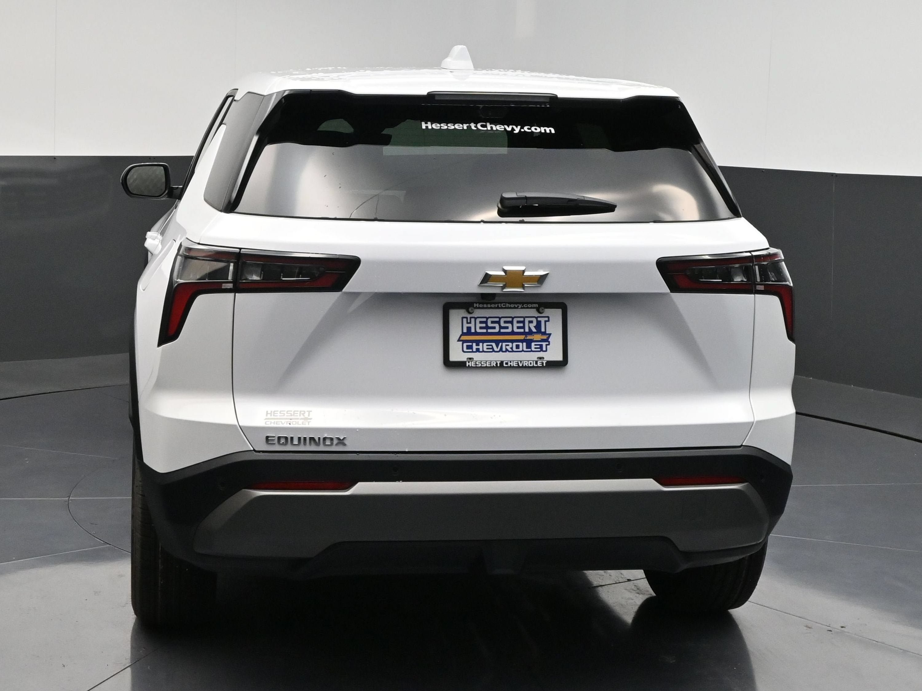 New 2027 Chevrolet Equinox LT w/ Convenience Package II FWD image 7