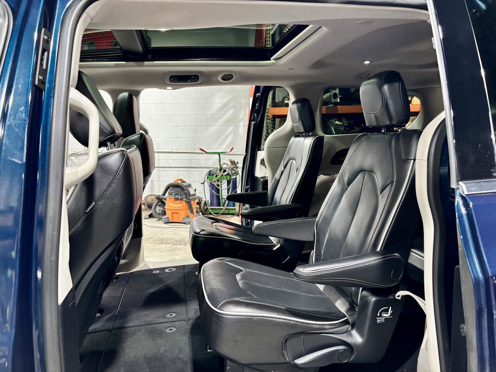 Used 2022 Chrysler Pacifica Limited image 17