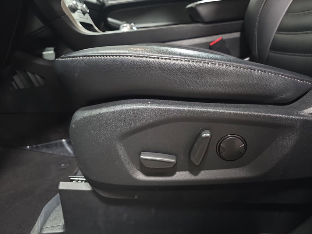 Used 2024 Ford Edge SEL image 28