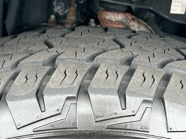 Used 2024 Nissan Frontier SV image 30