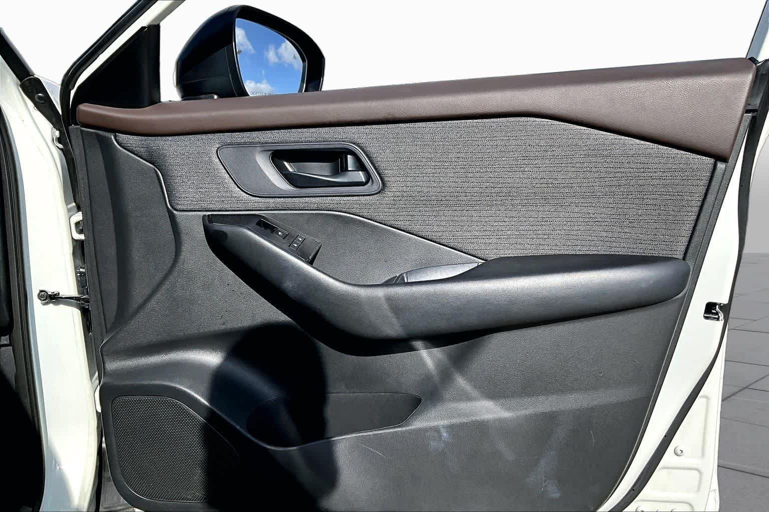 Used 2023 Nissan Rogue S FWD image 20