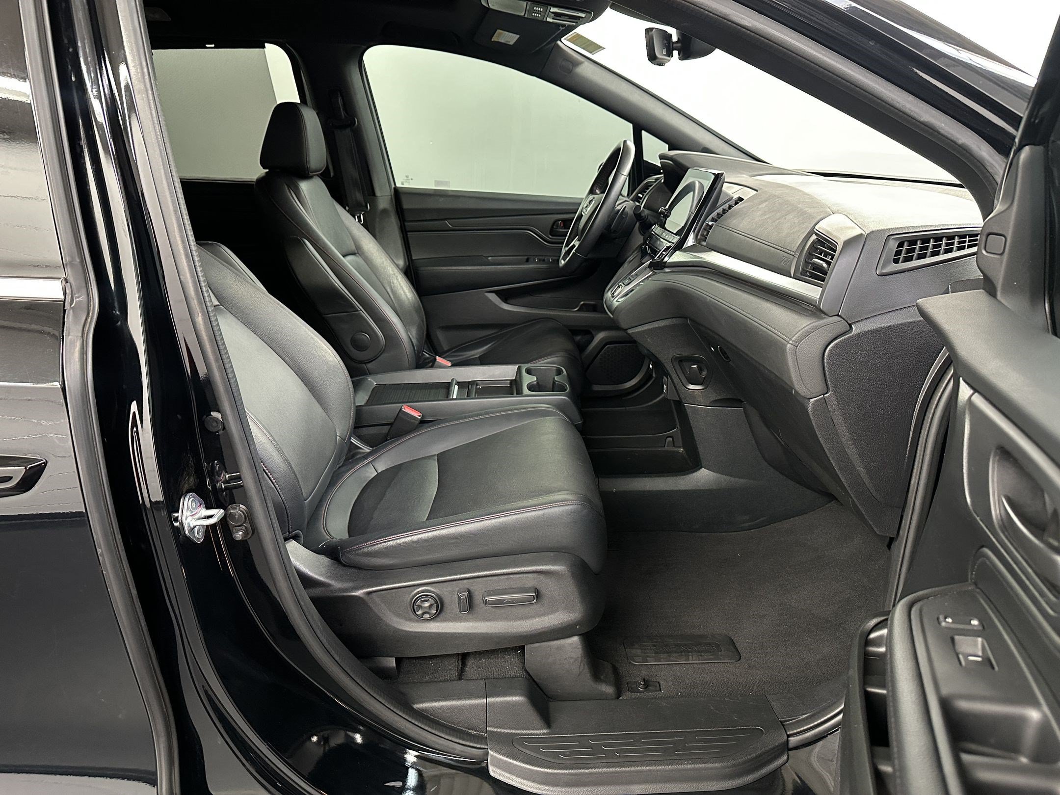Certified 2024 Honda Odyssey Sport image 25