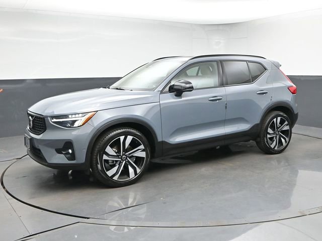Used 2023 Volvo XC40 B5 Plus w/ Protection Package Premier AWD/4WD image 4