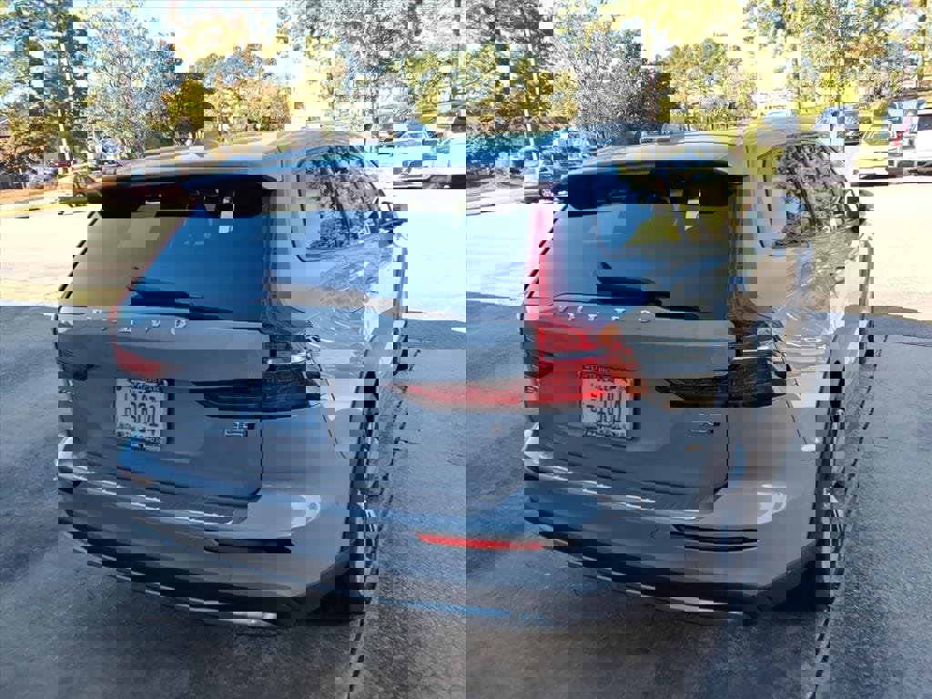 New 2025 Volvo V60 B5 Cross Country Plus w/ Protection Package Premier image 6