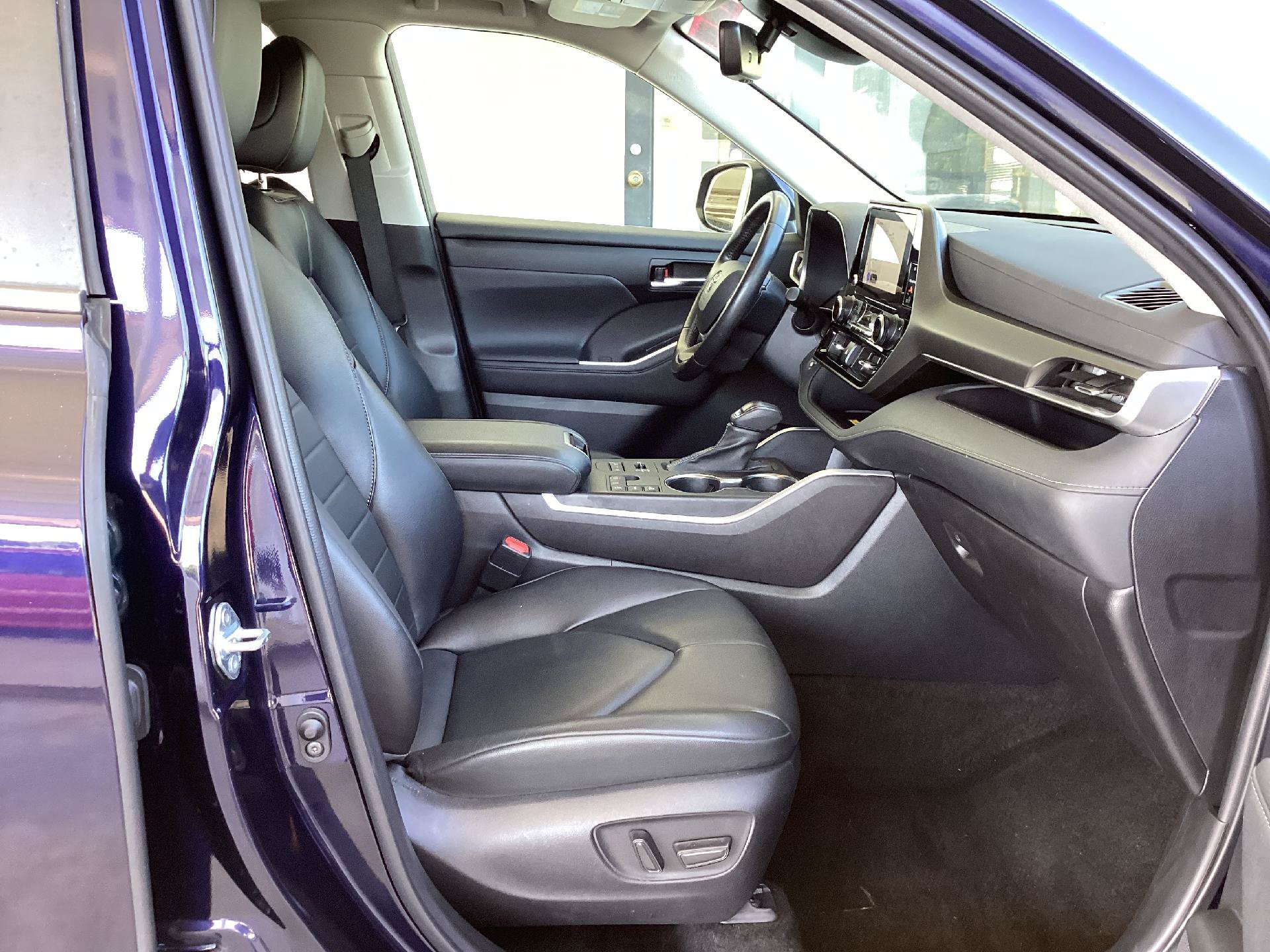Used 2023 Toyota Highlander XLE AWD/4WD image 14