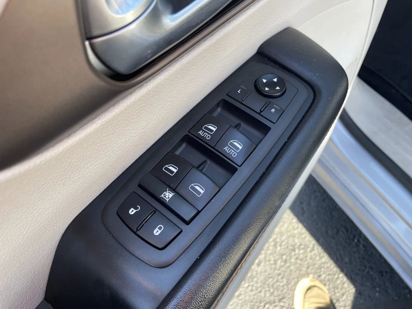 Used 2019 Chrysler Pacifica LX image 26