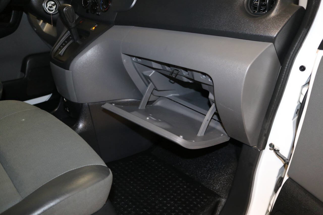 Used 2020 Nissan NV200 S w/ Back Door Glass Package image 50