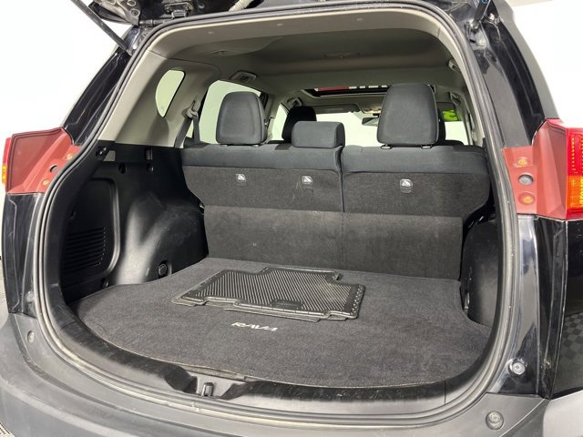 Used 2013 Toyota RAV4 XLE image 18