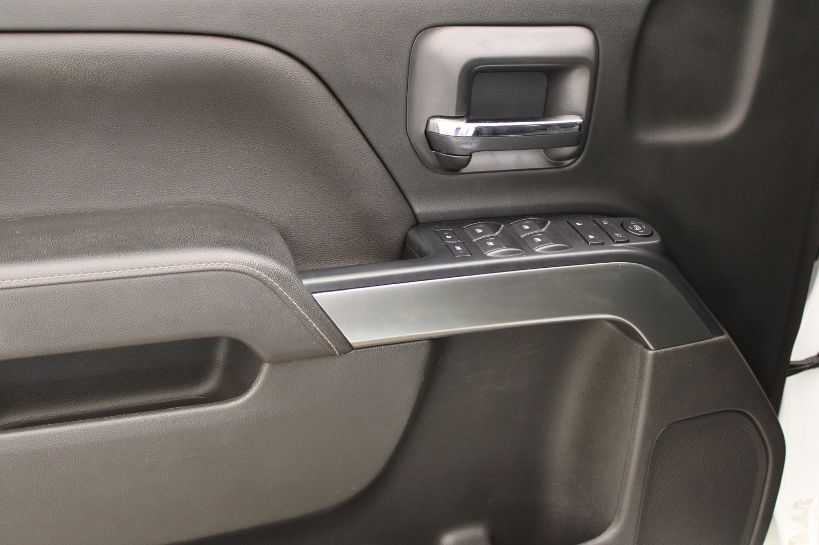 Used 2018 Chevrolet Silverado 1500 LT w/ All Star Edition image 17