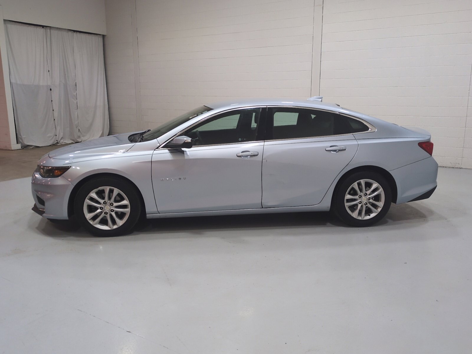 Used 2018 Chevrolet Malibu LT FWD image 6