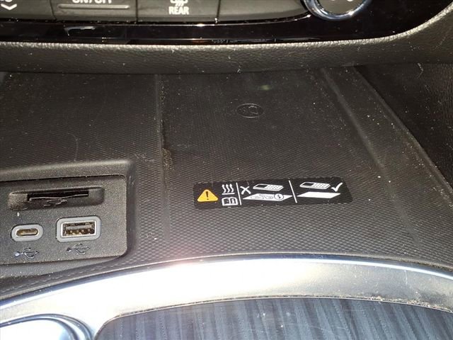 Used 2023 Buick Enclave Essence image 29