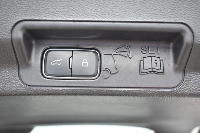 Used 2023 Ford Explorer XLT image 37