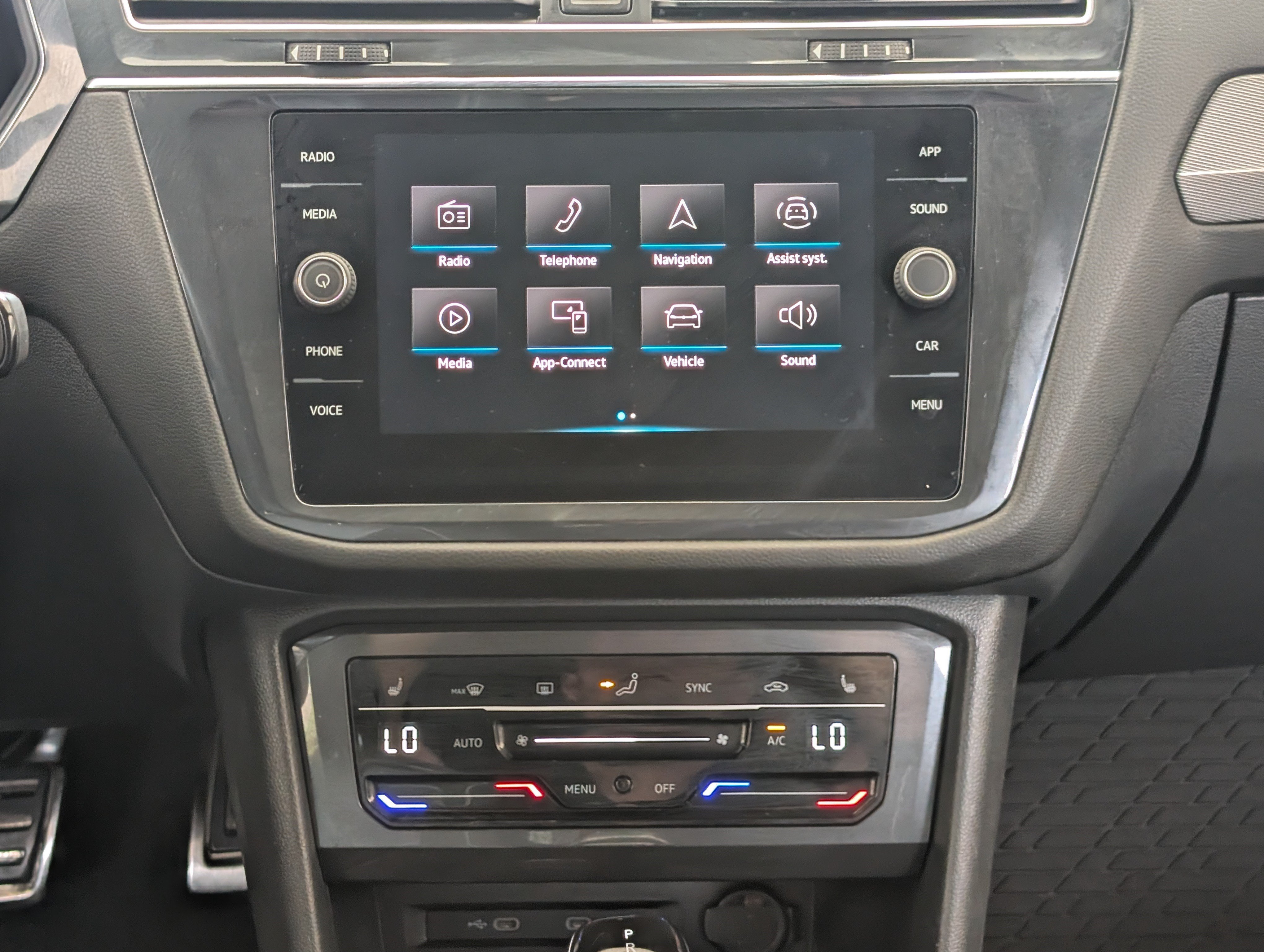 Used 2023 Volkswagen Tiguan SE R-Line AWD/4WD image 26