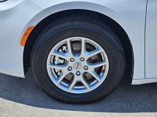 Used 2025 Chrysler Pacifica Select FWD image 21