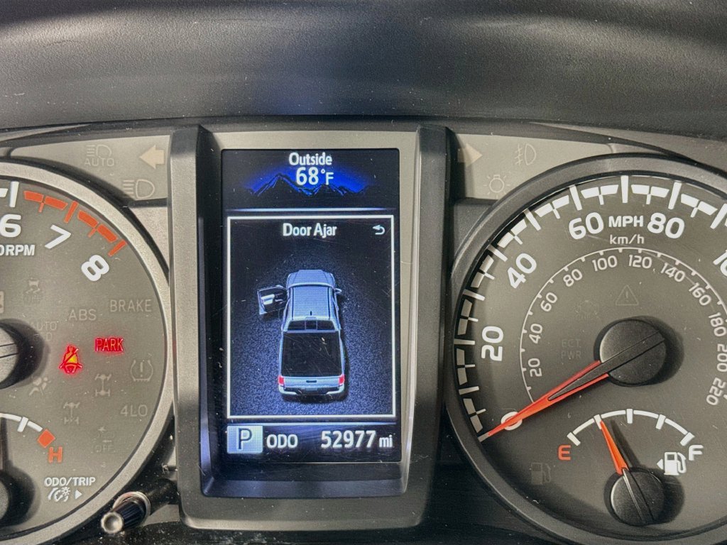 Used 2022 Toyota Tacoma SR AWD/4WD image 15