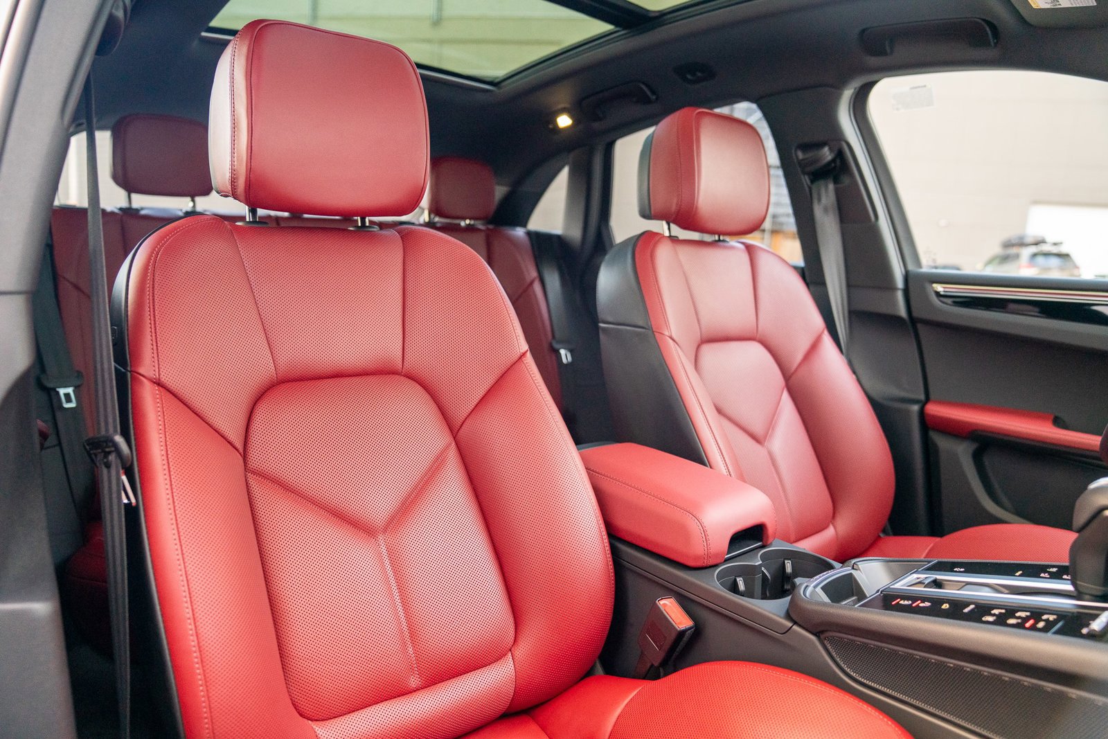 Certified 2025 Porsche Macan image 23