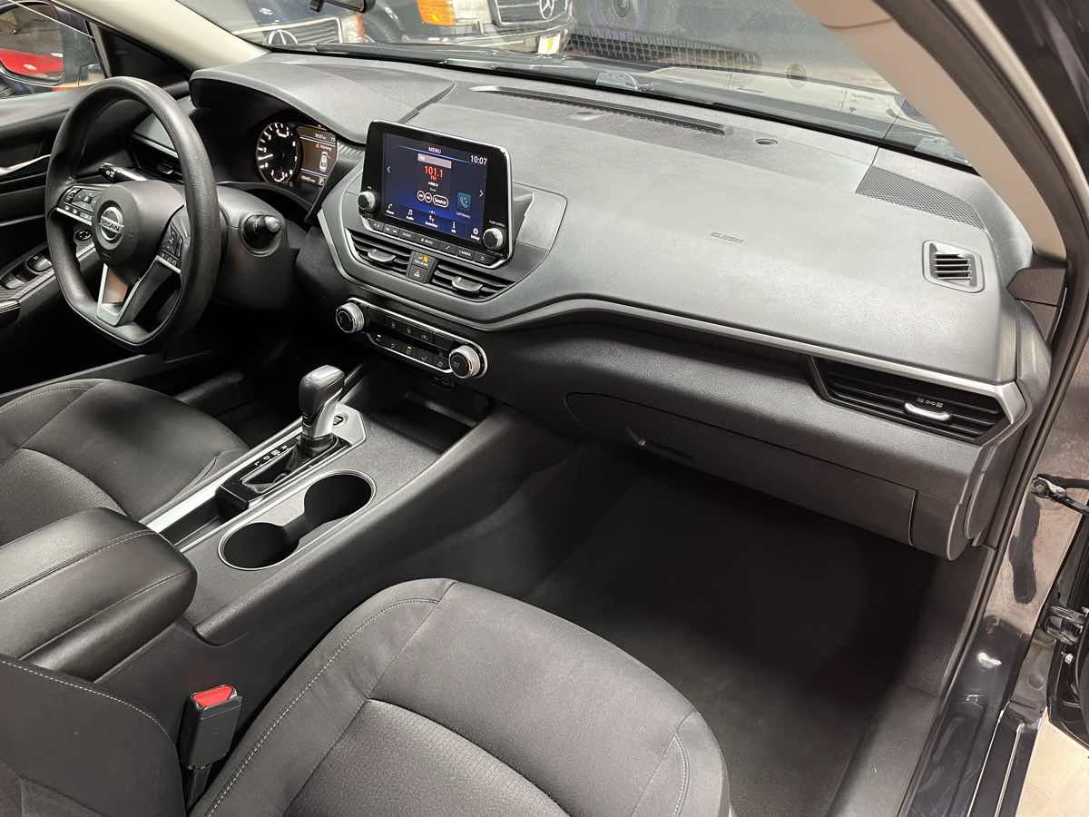 Used 2022 Nissan Altima 2.5 SV FWD image 11