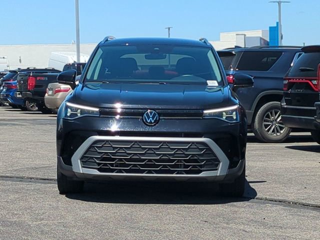 Used 2025 Volkswagen Taos SE FWD image 3