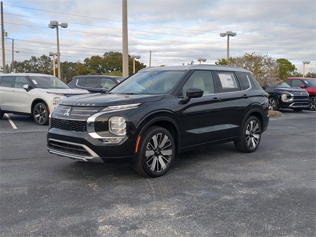 New 2025 Mitsubishi Outlander AWD image 2