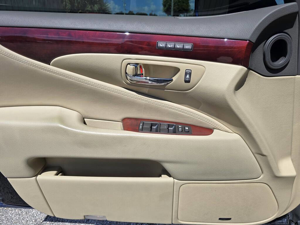 Used 2007 Lexus LS 460 image 9