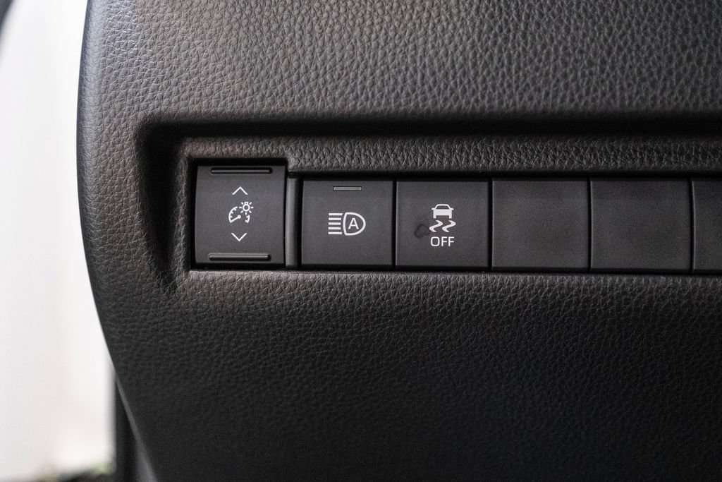 Certified 2024 Toyota Venza XLE AWD/4WD image 23