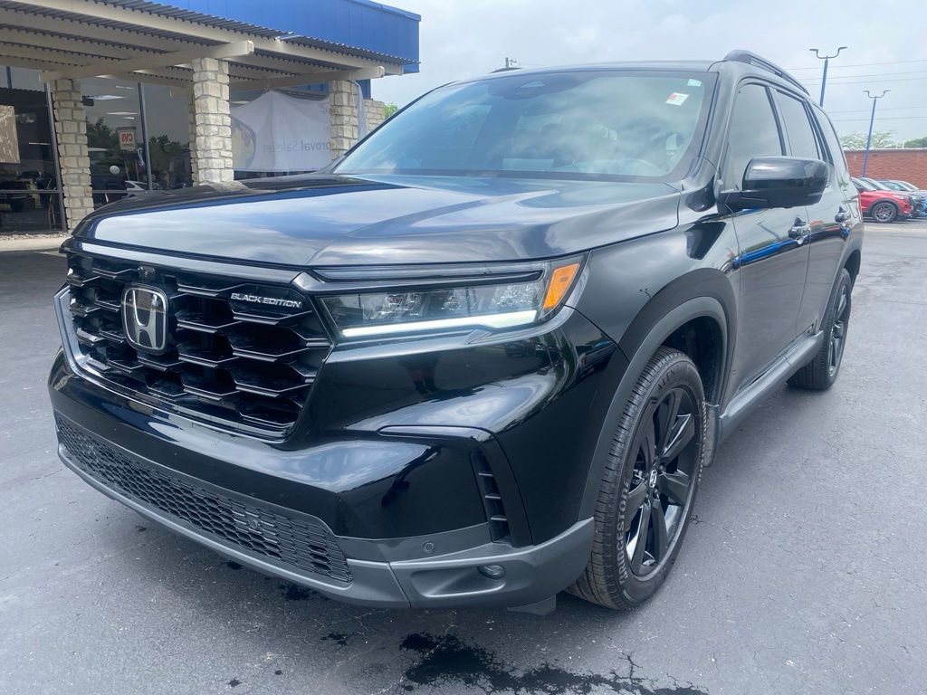 Used 2025 Honda Pilot Black Edition image 7