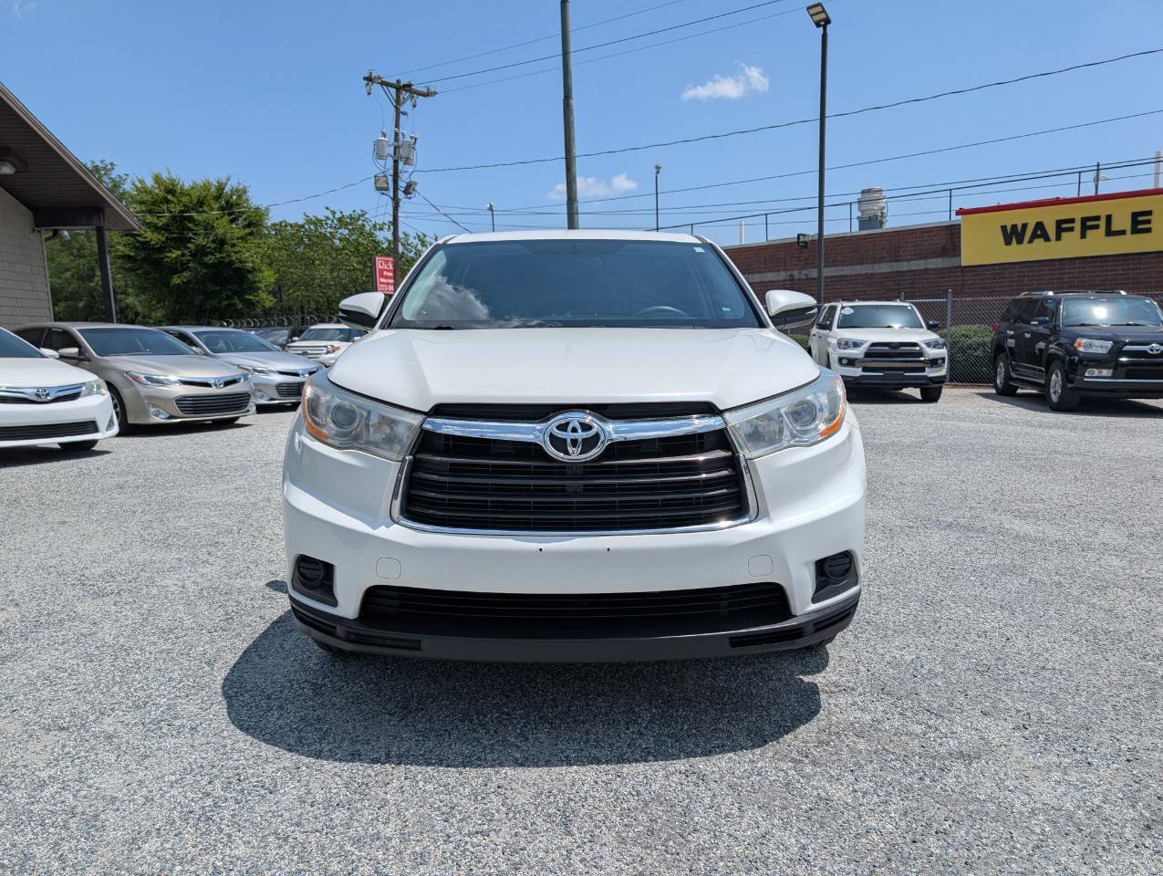 Used 2014 Toyota Highlander LE FWD image 2
