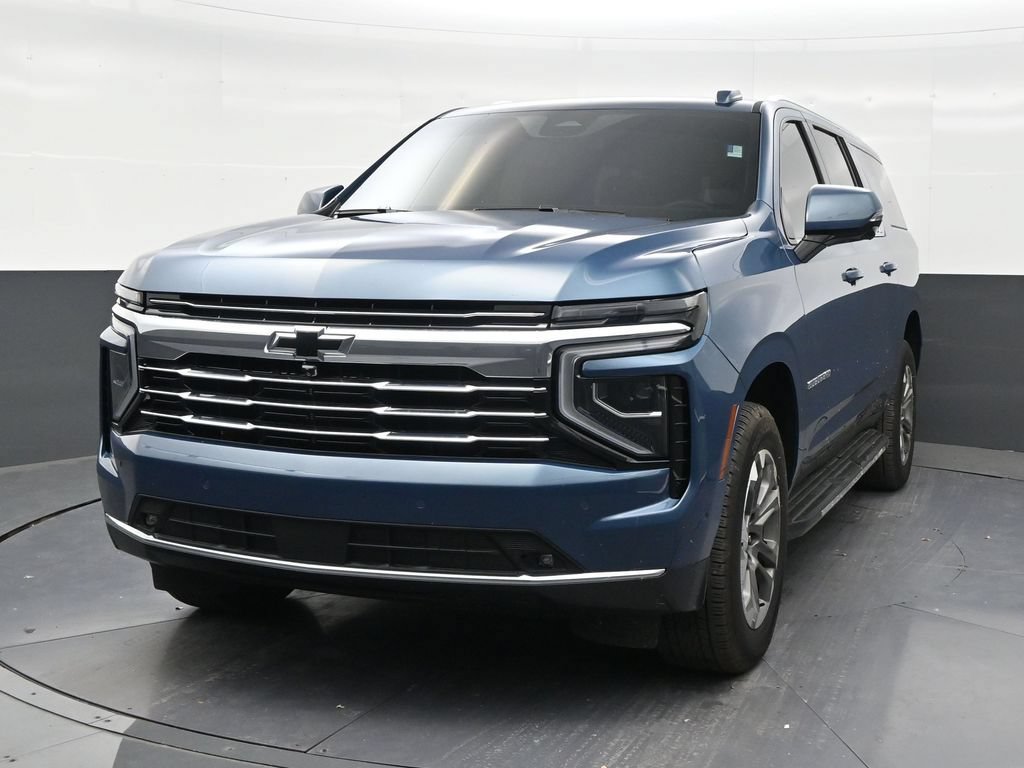 Used 2025 Chevrolet Suburban LT w/ Comfort Package RWD image 8