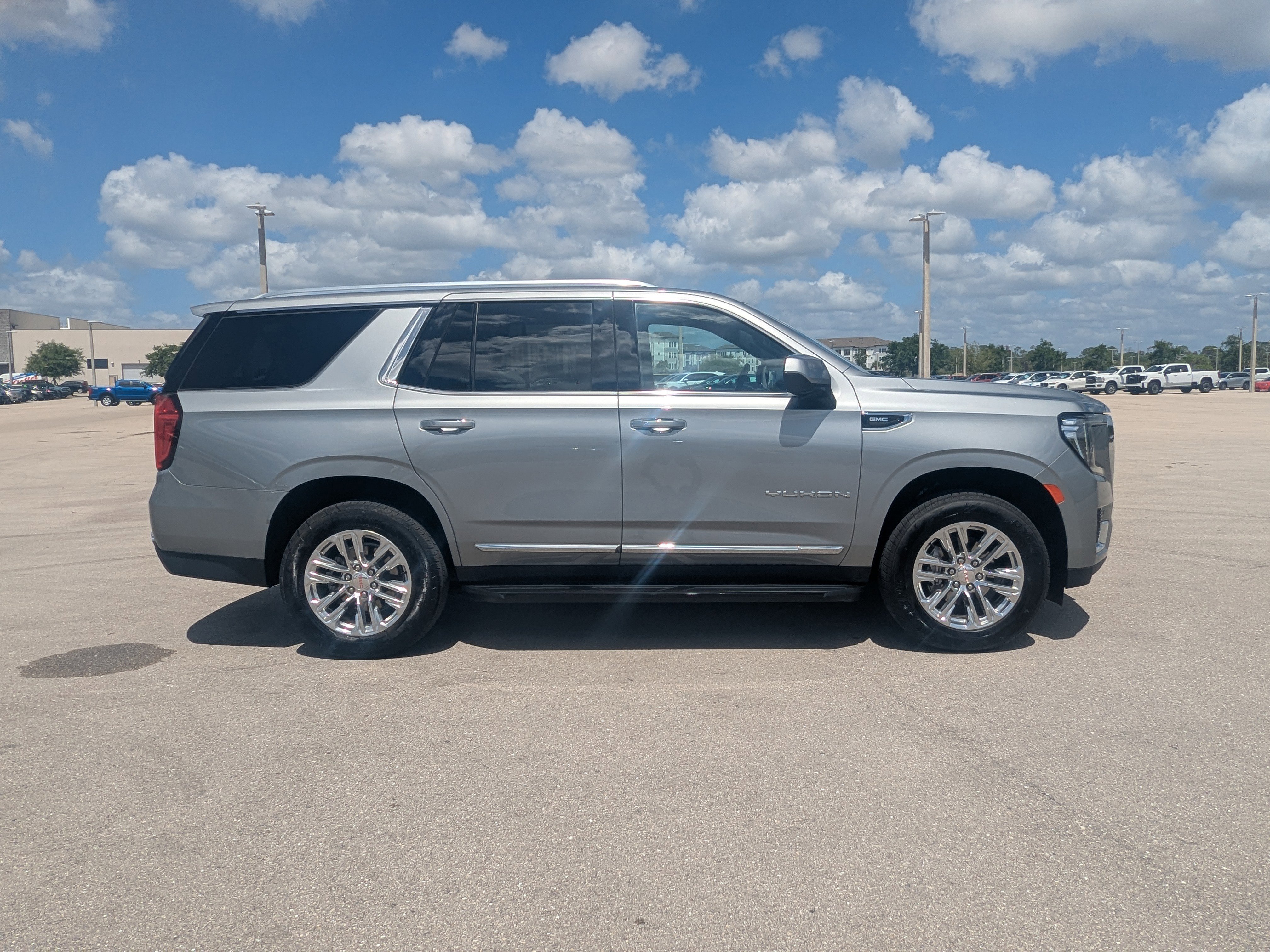 Used 2024 GMC Yukon SLT image 4