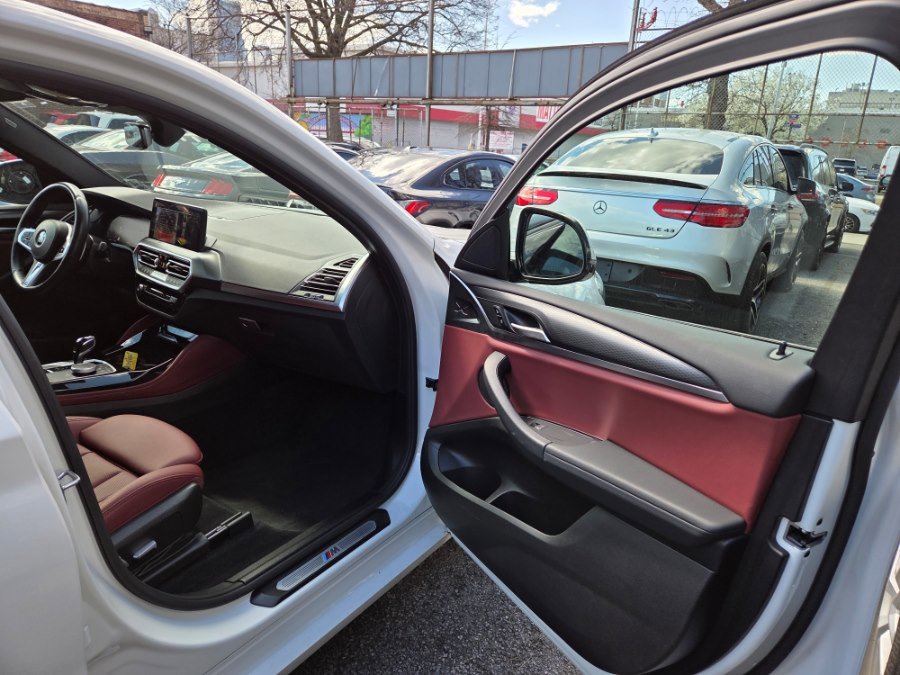 Used 2022 BMW X4 xDrive30i w/ M Sport Package 2 image 9