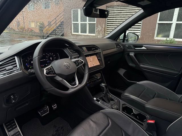 Used 2022 Volkswagen Tiguan SEL R-Line image 9