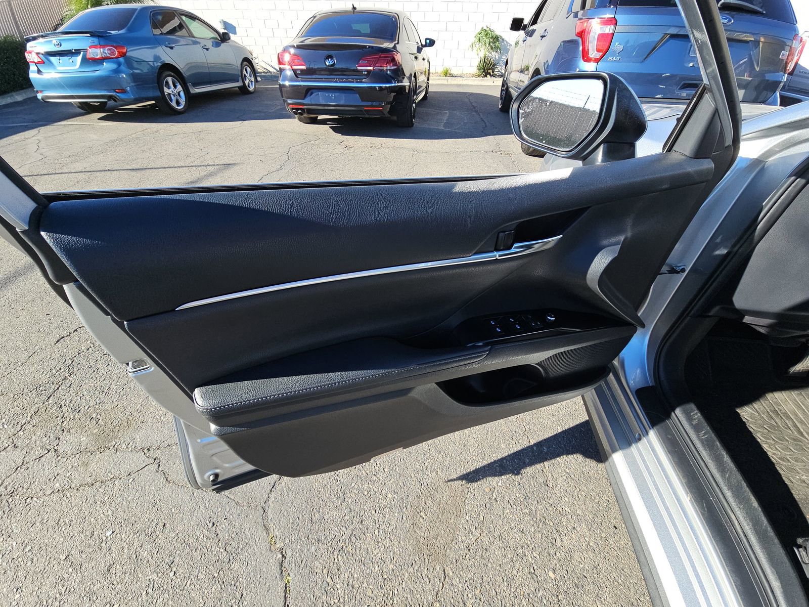 Used 2019 Toyota Camry XSE image 9