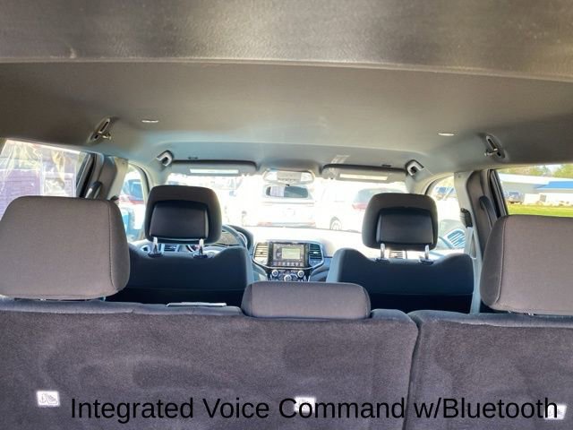 Used 2019 Jeep Grand Cherokee Laredo w/ Security & Convenience Group AWD/4WD image 27