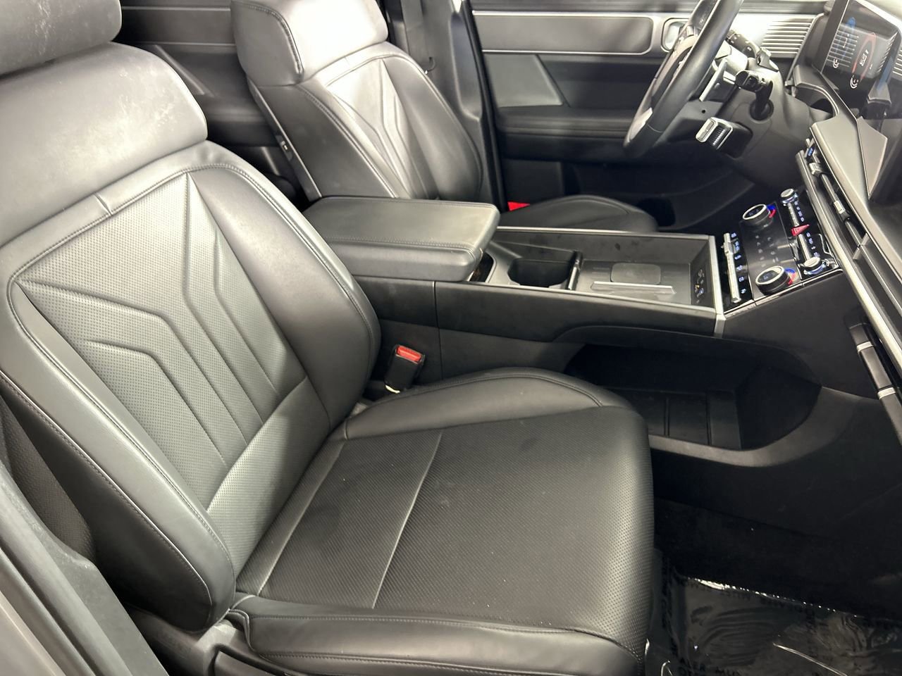 Used 2025 Hyundai Santa Fe SEL FWD image 25