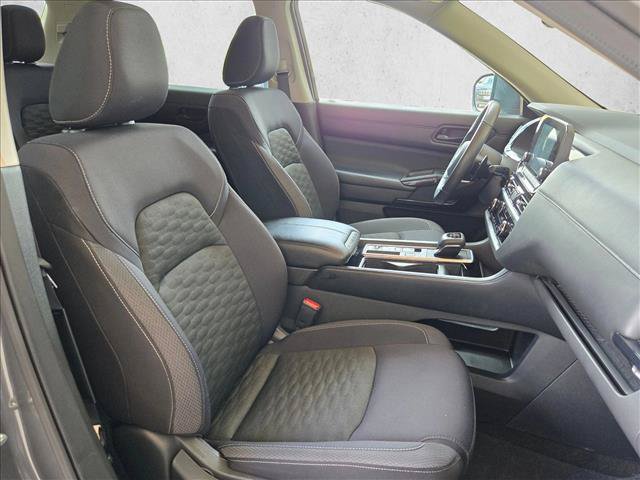 Used 2024 Nissan Pathfinder SV FWD image 22