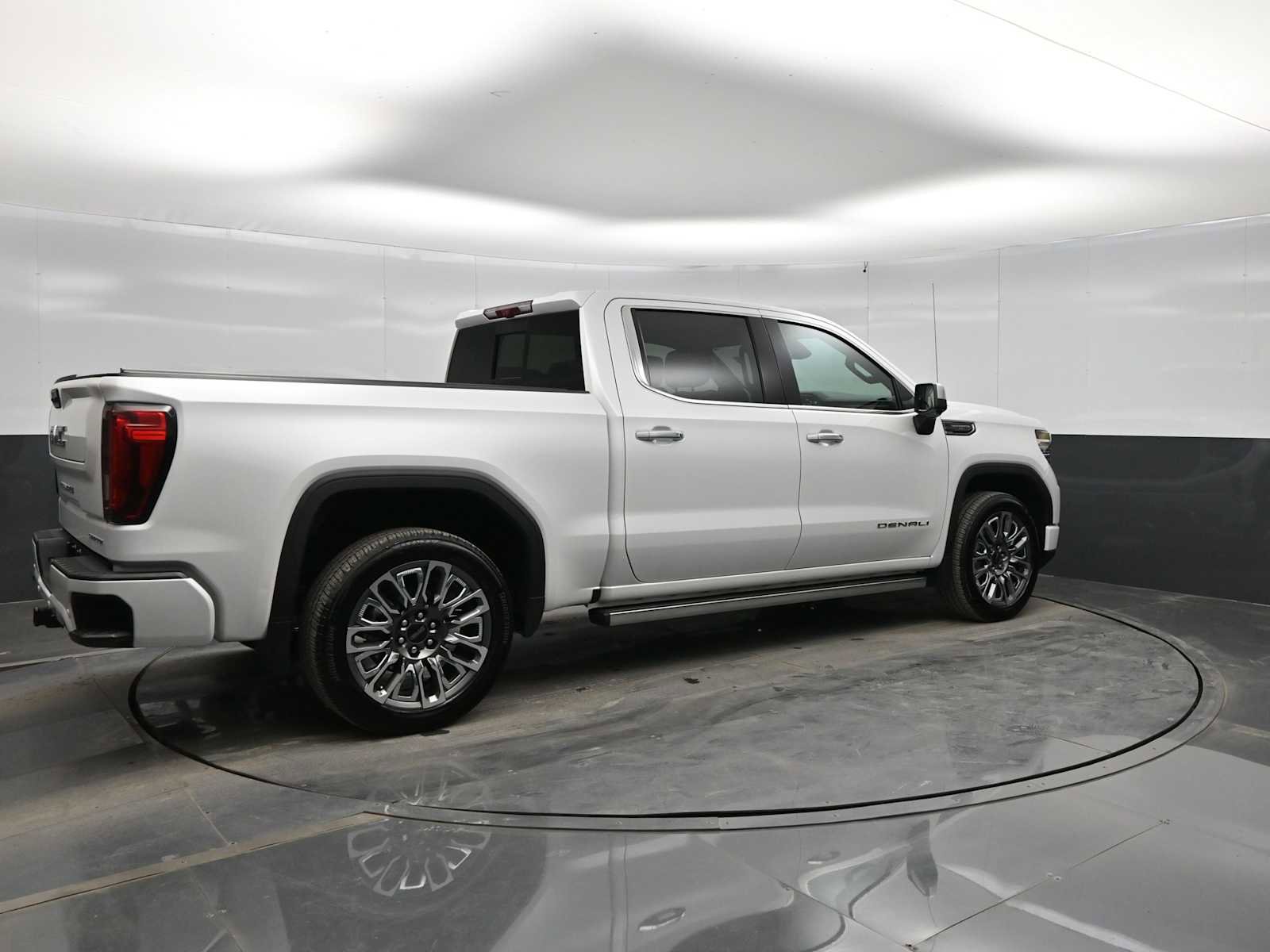 Used 2024 GMC Sierra 1500 Denali Ultimate image 8