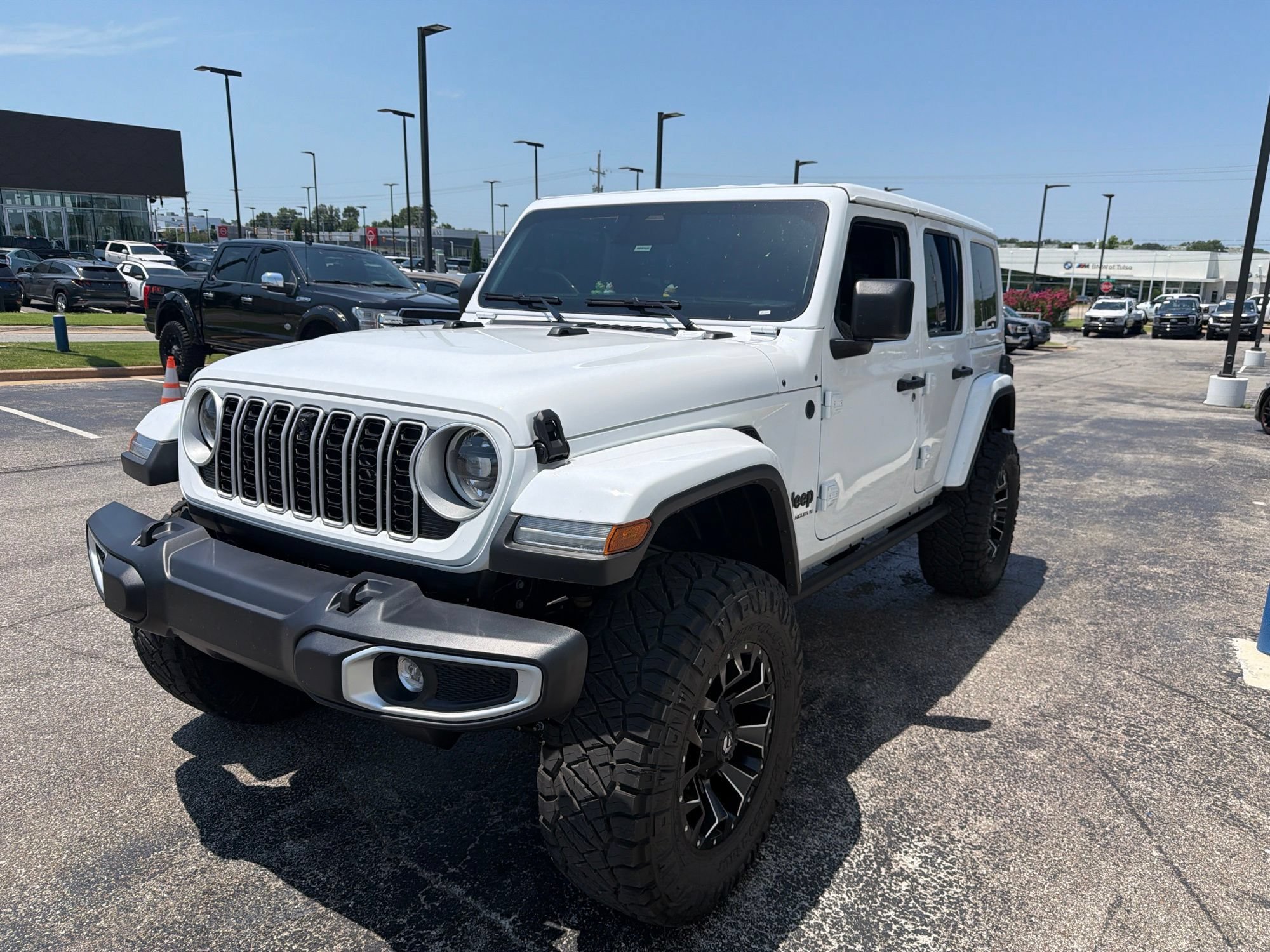 Used 2026 Jeep Wrangler Unlimited Sahara AWD/4WD image 1