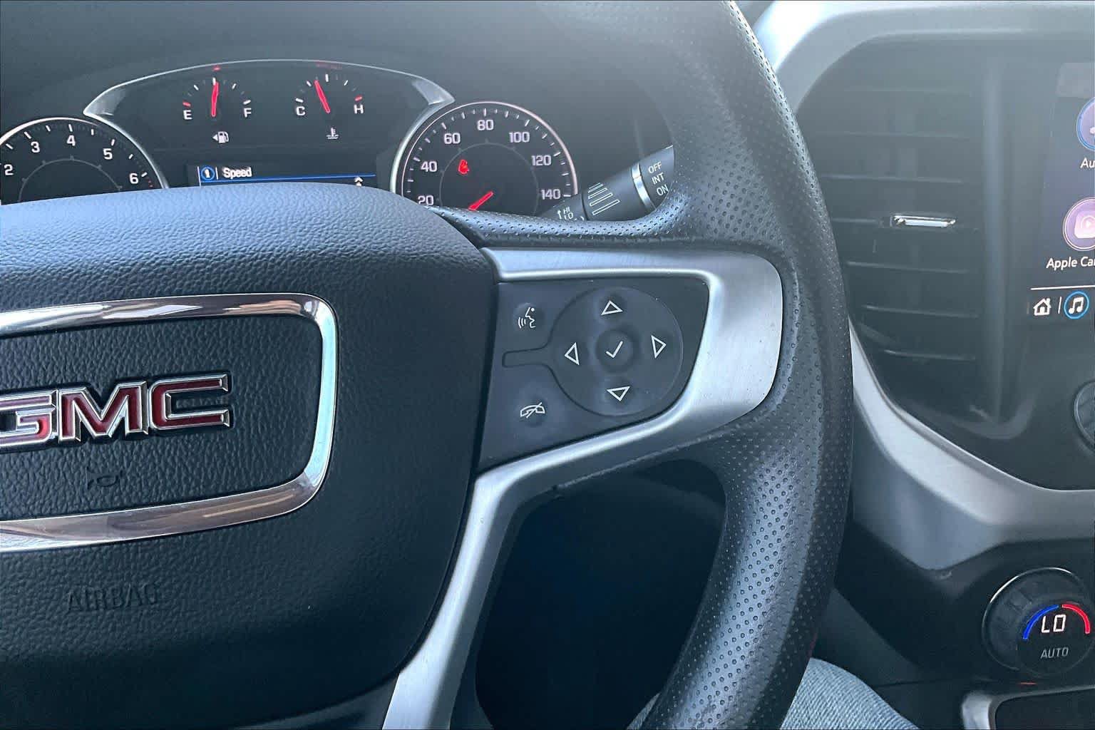 Used 2022 GMC Acadia SLE FWD image 25
