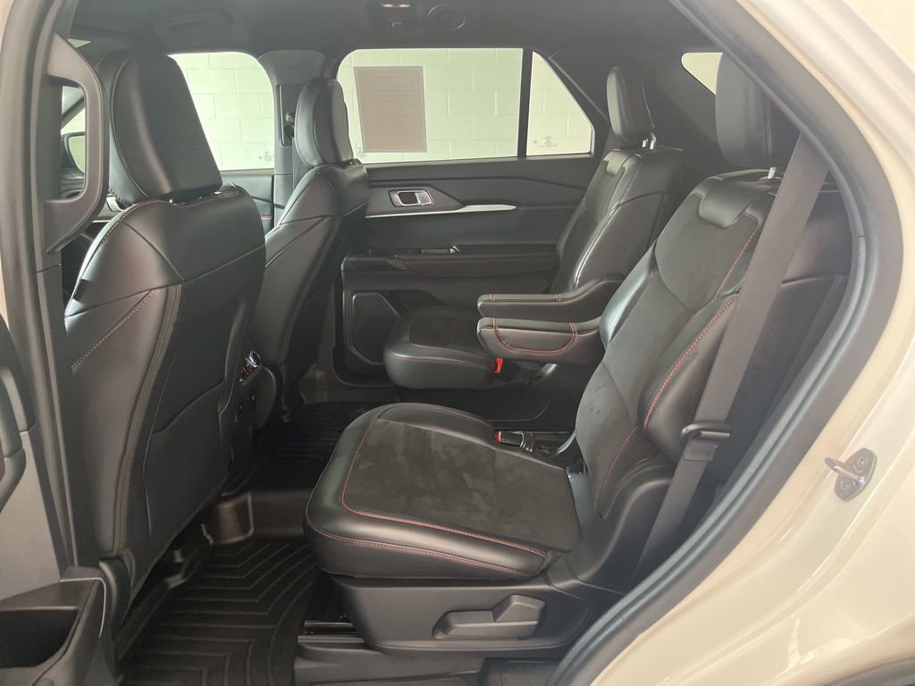 Used 2025 Ford Explorer ST image 27