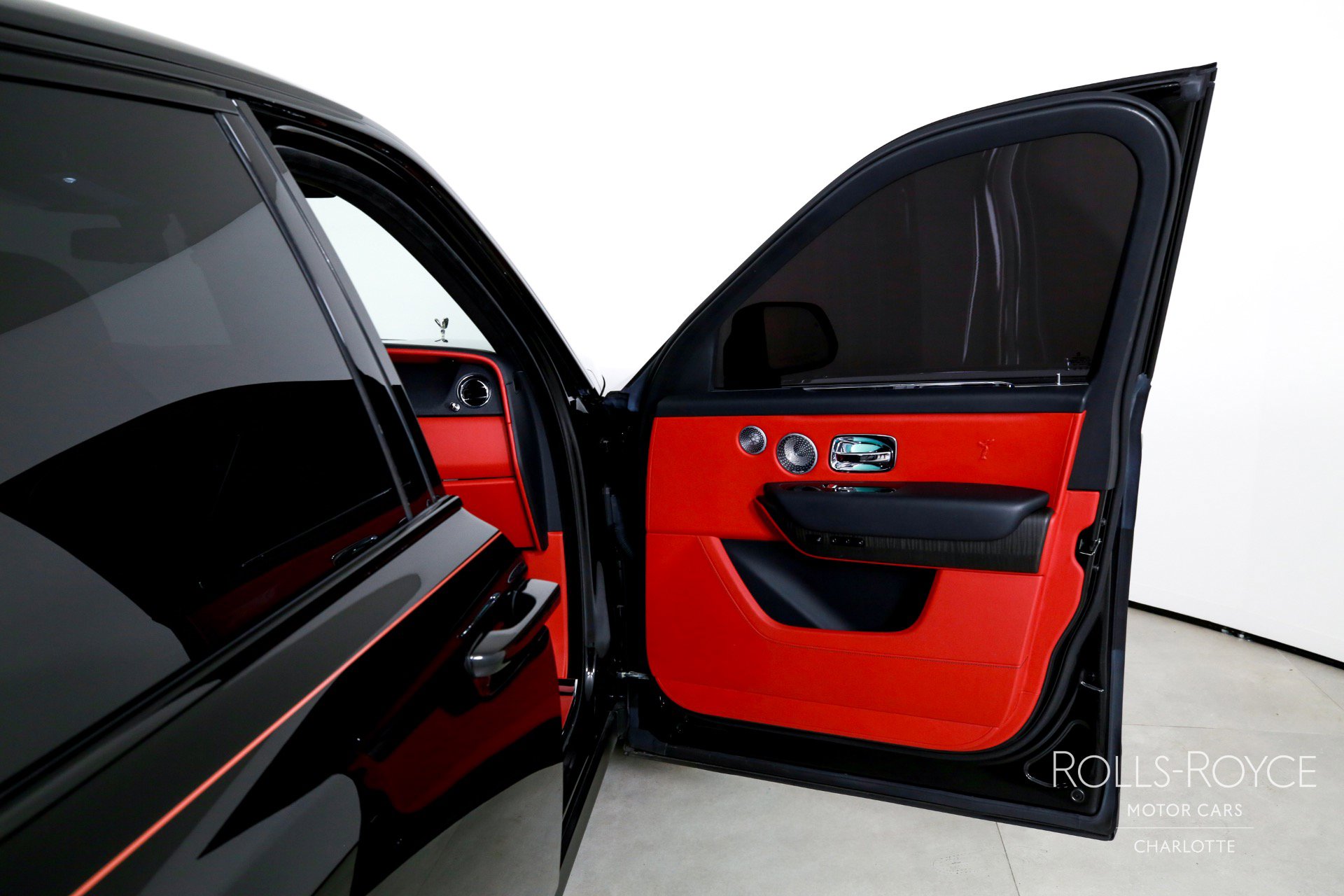 Certified 2022 Rolls-Royce Cullinan w/ Dark Exterior Package image 31