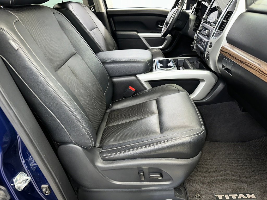 Used 2021 Nissan Titan SL w/ Moonroof Package image 33
