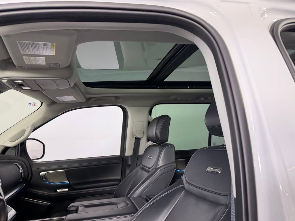 Used 2025 Ford Expedition Max Platinum AWD/4WD image 18