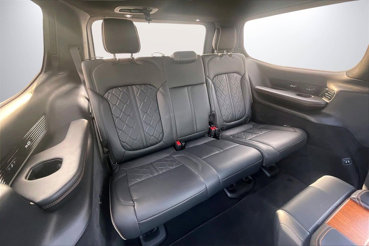 Used 2024 Jeep Grand Wagoneer Series III w/ HD Trailer Tow Package image 27