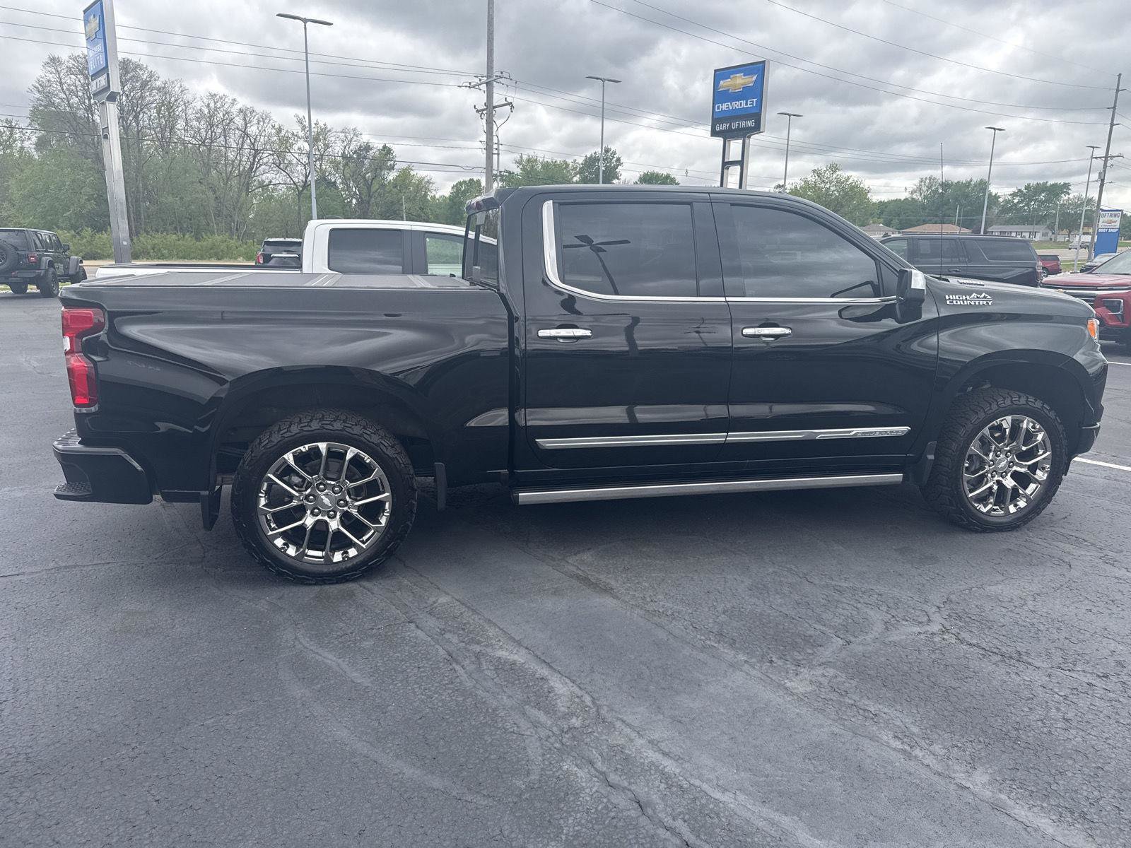 Used 2025 Chevrolet Silverado 1500 High Country AWD/4WD image 2